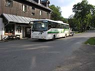 autobus na toce za prodejnou Gigasport